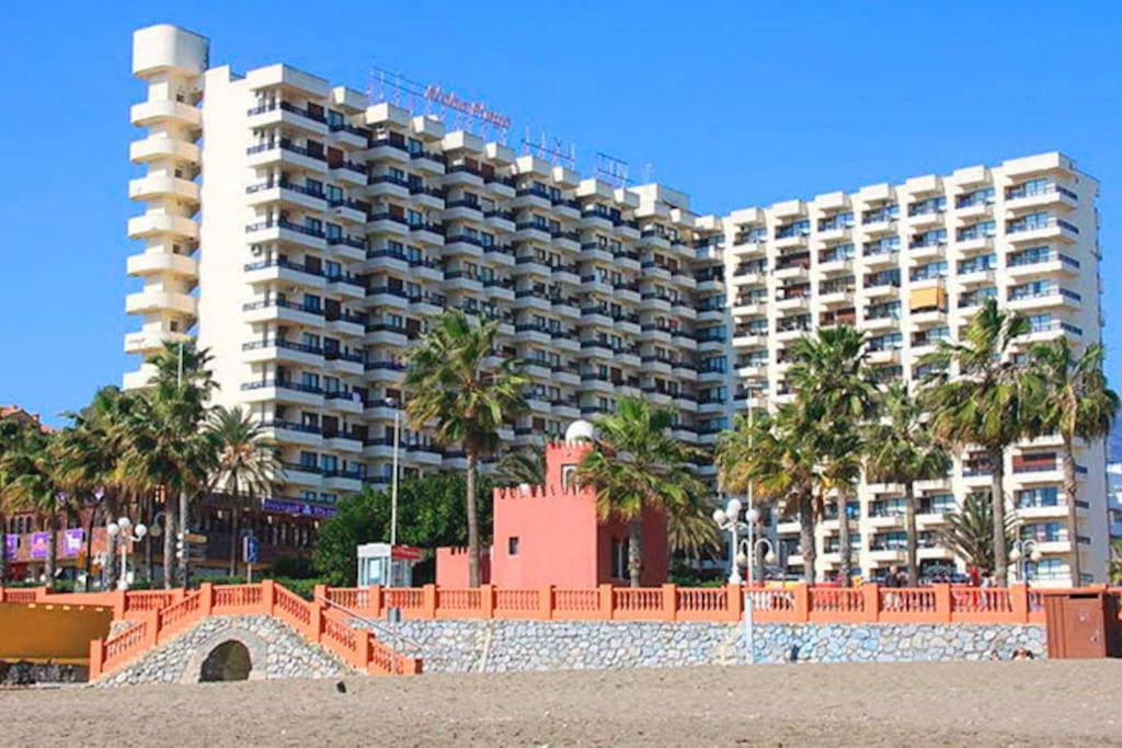 Apartamento A Pie De Playa Con Terraza Y Piscinas Leilighet Benalmádena Eksteriør bilde